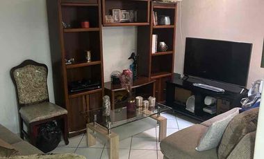 Espaciosa casa en venta con gimnasio y jacuzzi en Los Pirules!!