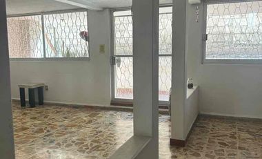 Espaciosa casa en venta con gimnasio y jacuzzi en Los Pirules!!
