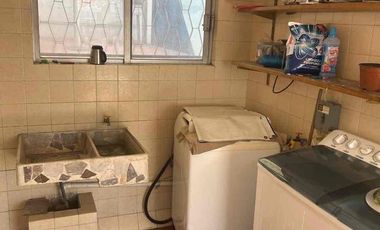 Espaciosa casa en venta con gimnasio y jacuzzi en Los Pirules!!