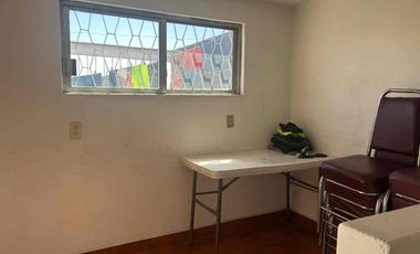 Espaciosa casa en venta con gimnasio y jacuzzi en Los Pirules!!