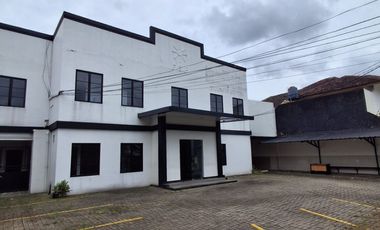 Mini Building 2 Lantai Area Kemang – Dekat Mampang, LT 823 m², Parkir 10 Mobil