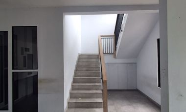 Mini Building 2 Lantai Area Kemang – Dekat Mampang, LT 823 m², Parkir 10 Mobil