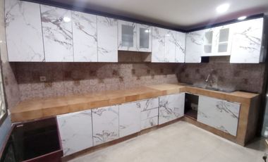 DISEWAKAN RUMAH LUAS POSISI HOOK DI KAYUPUTIH JAKARTA TIMUR