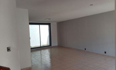 RENTA CASA BONITA Y EXCELENTE UBICACION MILENIO QUERETARO