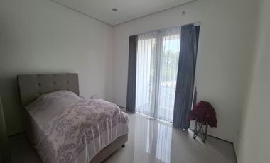 DISEWAKAN RUMAH BARU PAKUWON CITY Cluster Suvadiva Grand Island Modern, Desain Minimalis