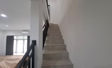 DISEWAKAN RUMAH BARU PAKUWON CITY Cluster Suvadiva Grand Island Modern, Desain Minimalis