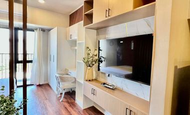 MODERN STUDIO UNIT WITH BALCONY/IVORY RESIDENCES