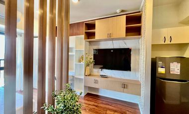 MODERN STUDIO UNIT WITH BALCONY/IVORY RESIDENCES