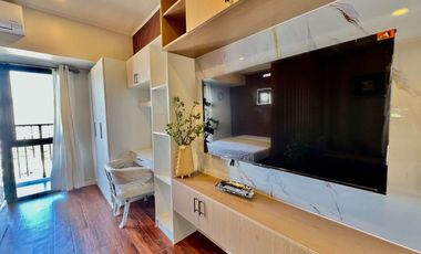 MODERN STUDIO UNIT WITH BALCONY/IVORY RESIDENCES