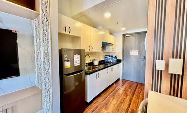 MODERN STUDIO UNIT WITH BALCONY/IVORY RESIDENCES