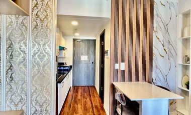 MODERN STUDIO UNIT WITH BALCONY/IVORY RESIDENCES