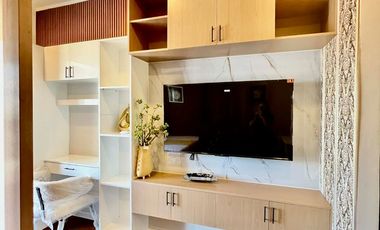 MODERN STUDIO UNIT WITH BALCONY/IVORY RESIDENCES