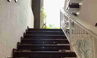 Dijual Rumah 2 Lantai. Graha Family. Surabaya Kota