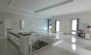 Dijual Rumah 2 Lantai. Graha Family. Surabaya Kota