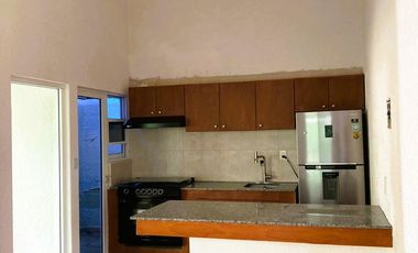 Casa Remodelada en Venta en Cocoyoc. Amplia Propiedad con Jardín y Piscina privada.