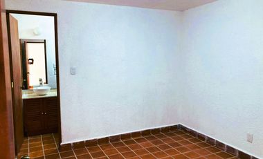 Casa Remodelada en Venta en Cocoyoc. Amplia Propiedad con Jardín y Piscina privada.