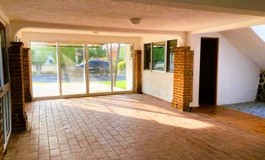 Casa Remodelada en Venta en Cocoyoc. Amplia Propiedad con Jardín y Piscina privada.