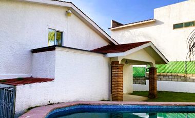 Casa Remodelada en Venta en Cocoyoc. Amplia Propiedad con Jardín y Piscina privada.