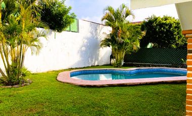 Casa Remodelada en Venta en Cocoyoc. Amplia Propiedad con Jardín y Piscina privada.