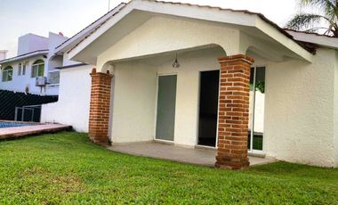 Casa Remodelada en Venta en Cocoyoc. Amplia Propiedad con Jardín y Piscina privada.