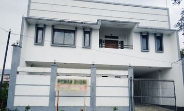 Rumah Kontemporer 2,5 Lantai Siap Huni di Pusat Kota Cianjur