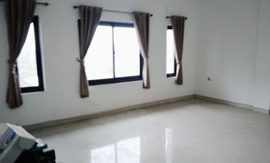 Rumah Kontemporer 2,5 Lantai Siap Huni di Pusat Kota Cianjur
