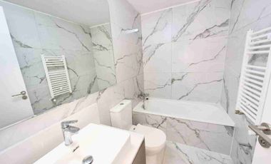 Se arrienda exclusivo departamento Edificio Brazilia.