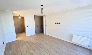 Se arrienda exclusivo departamento Edificio Brazilia.