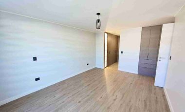 Se arrienda exclusivo departamento Edificio Brazilia.