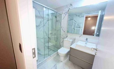 Se arrienda exclusivo departamento Edificio Brazilia.