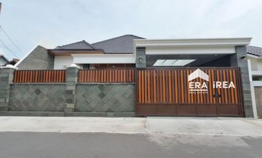 DIJUAL RUMAH BARU DI SUMBER BANJARSARI SURAKARTA