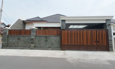 DIJUAL RUMAH BARU DI SUMBER BANJARSARI SURAKARTA