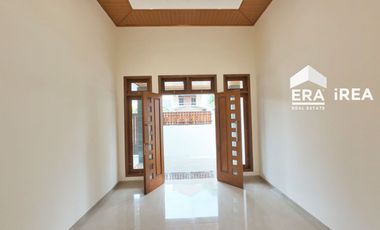 DIJUAL RUMAH BARU DI SUMBER BANJARSARI SURAKARTA
