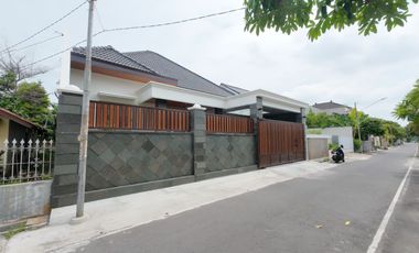 DIJUAL RUMAH BARU DI SUMBER BANJARSARI SURAKARTA