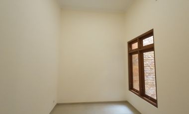 DIJUAL RUMAH BARU DI SUMBER BANJARSARI SURAKARTA