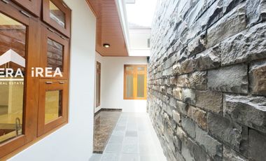 DIJUAL RUMAH BARU DI SUMBER BANJARSARI SURAKARTA