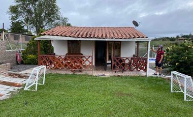 Cabaña en venta con piscina en Cimarrones, Chachagüi Nariño