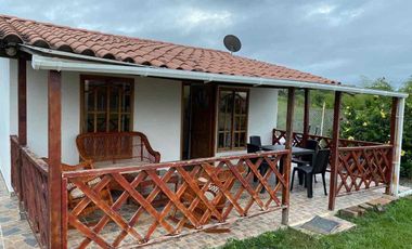 Cabaña en venta con piscina en Cimarrones, Chachagüi Nariño