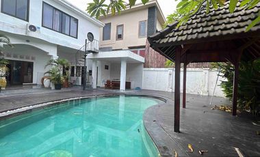 Dijual / Disewakan Rumah Elite Semi Villa 6 kamar di Renon Siap Huni