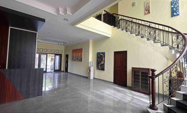 Dijual / Disewakan Rumah Elite Semi Villa 6 kamar di Renon Siap Huni