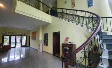 Dijual / Disewakan Rumah Elite Semi Villa 6 kamar di Renon Siap Huni