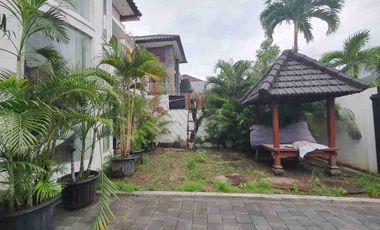 Dijual / Disewakan Rumah Elite Semi Villa 6 kamar di Renon Siap Huni