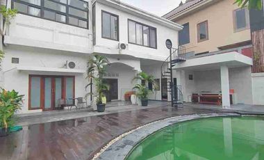 Dijual / Disewakan Rumah Elite Semi Villa 6 kamar di Renon Siap Huni