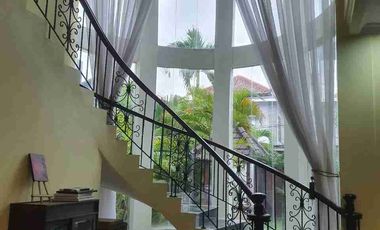 Dijual / Disewakan Rumah Elite Semi Villa 6 kamar di Renon Siap Huni