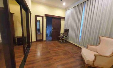 Dijual / Disewakan Rumah Elite Semi Villa 6 kamar di Renon Siap Huni