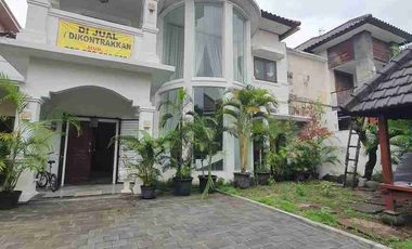 Dijual / Disewakan Rumah Elite Semi Villa 6 kamar di Renon Siap Huni
