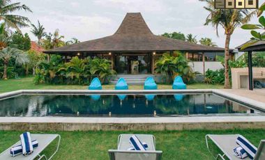 Luxury Tropical Living – Exclusive Villa Near Pantai Nyanyi