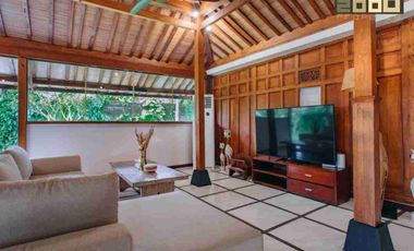 Luxury Tropical Living – Exclusive Villa Near Pantai Nyanyi