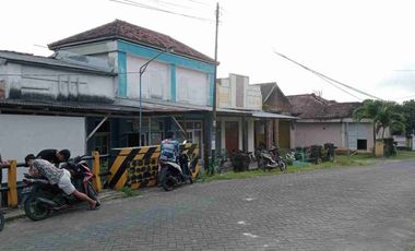 Dijual via lelang rumah Kotakusuma Gresik cocok buat investasi dan usaha