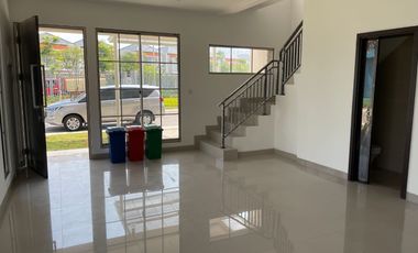 DIJUAL RUMAH HOEK DENGAN VIEW DANAU DI PIK2 – POSISI SANGAT RARE